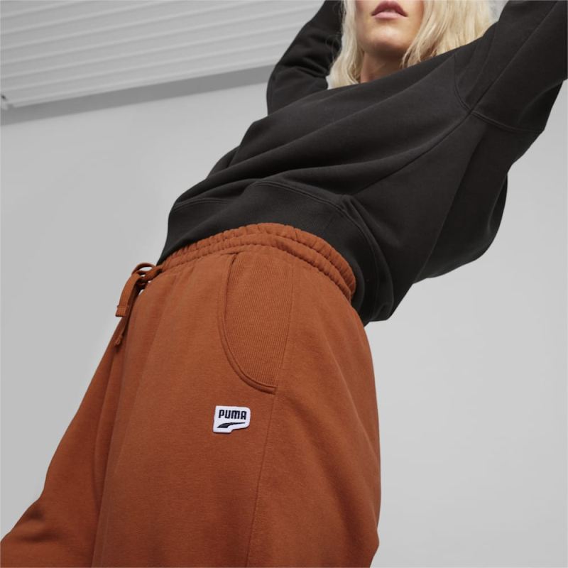 Puma | Women's DOWNTOWN Relaxed Sweatpants - Teak