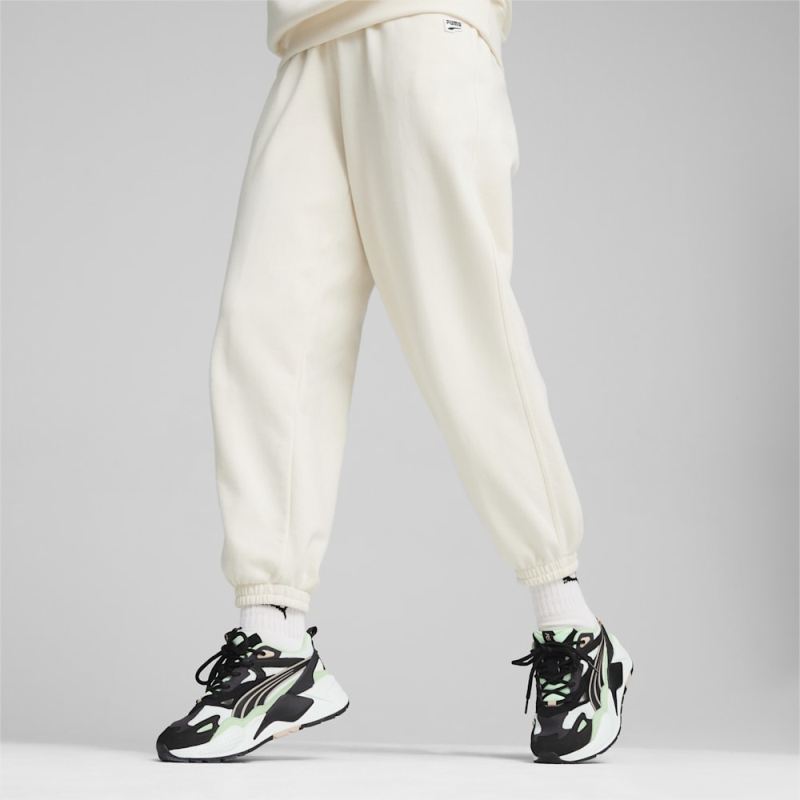 Puma | Women's DOWNTOWN Relaxed Sweatpants - No Color