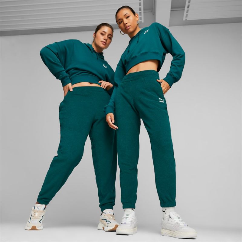 Puma | Women's CLASSICS Fleece Sweatpants - Malachite - Click Image to Close