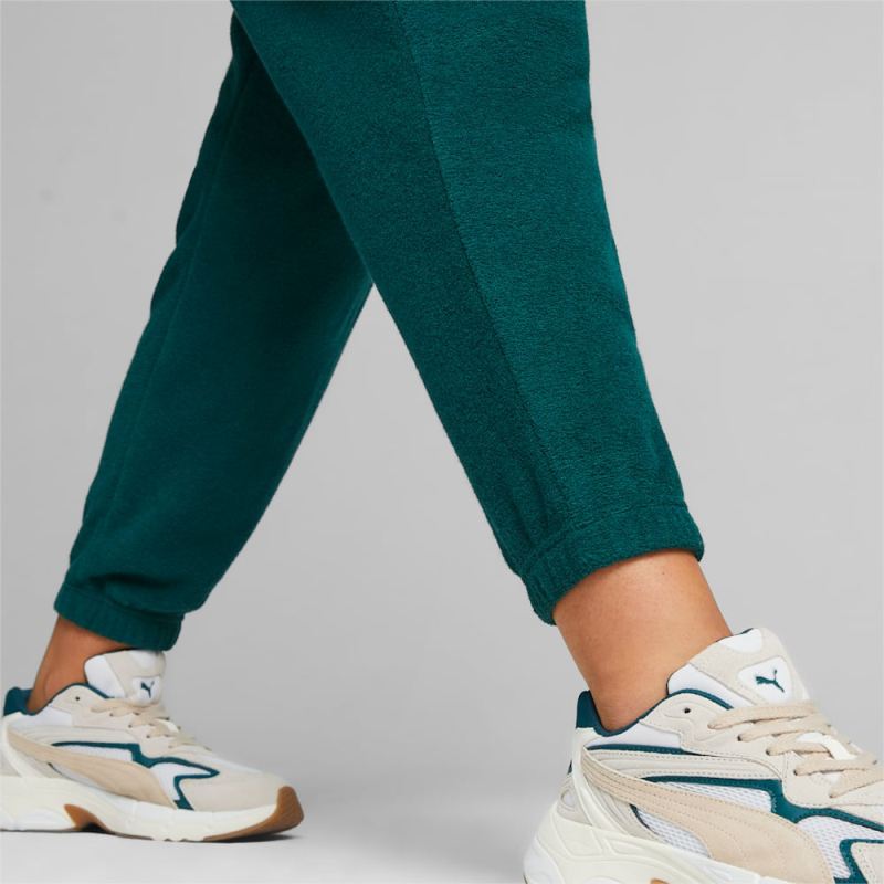 Puma | Women's CLASSICS Fleece Sweatpants - Malachite